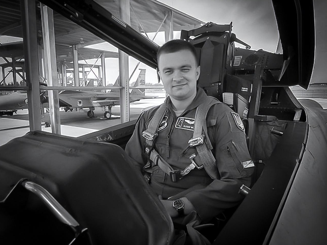 空战勇士的陨落：乌克兰F-16初战告急，王牌飞行员“月鱼”不幸离世