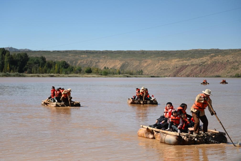 铸牢共同体 中华一家亲｜宁夏沙坡头：黄河大漠游促进各民族交往交流交融