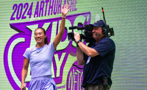 厉害了！郑钦文美网一击，让世界为她鼓掌！