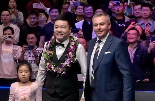 厉害了！丁俊晖南京夺冠，球迷欢呼：小晖回来了！