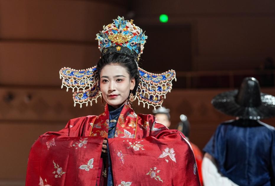 西藏拉萨：华服同秀 衣脉相承