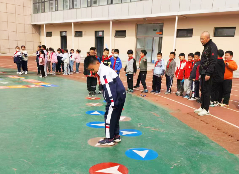中小学生每天在校运动时间如何达到2小时？