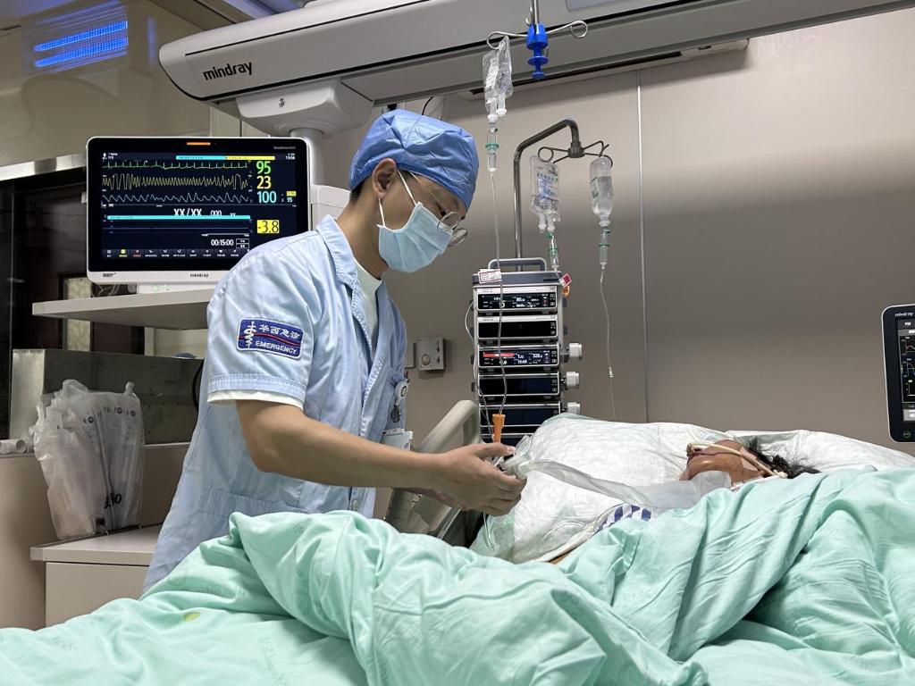 急诊护理“尖兵”：用热爱托举生命