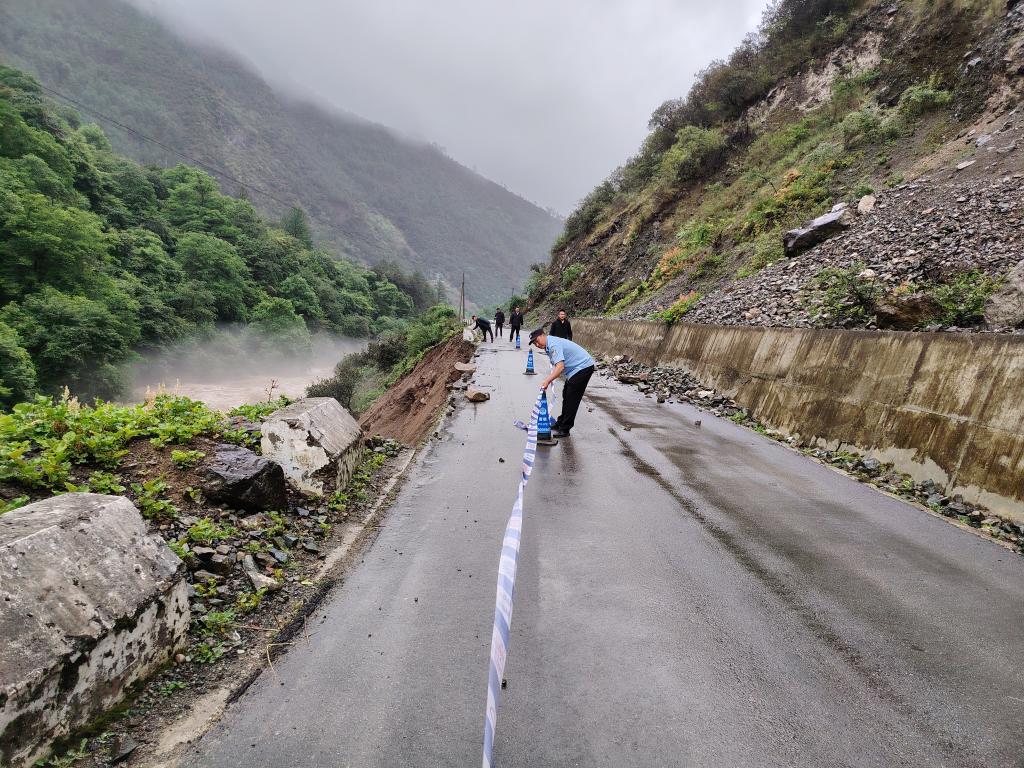 强降雨致云南西北部多地受灾 当地全力抢险救灾