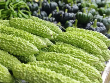 “小果子”结出“大产业”：时令蔬果丰富菜篮子的乡村振兴路