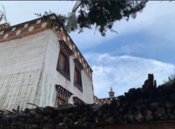 四川乡城色尔宫村：白藏房与红色记忆交织的百年古村