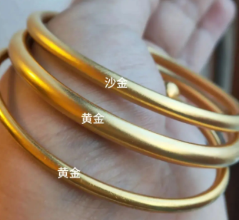 “沙金”首饰热销背后：廉价合金冒充黄金，健康风险不容忽视