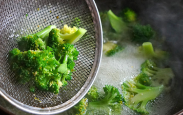 这五类蔬菜下锅前，记得先焯水更健康