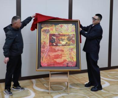 青年艺术家向山西高平捐赠作品 《开化同源》灵感源于宋代壁画