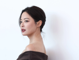 辛芷蕾新片《日掛中天》平遥首映 携国际奖项亮相国内银幕