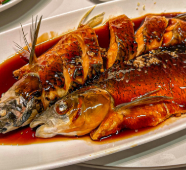 西湖醋鱼：从传统名菜到网红争议的背后