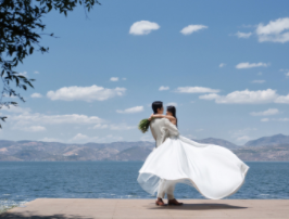 云南打造旅行婚礼目的地 大理年接待旅拍新人超20万对