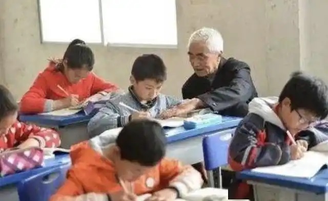 银龄讲学计划全国推进 7000 名退休教师将赴乡村任教