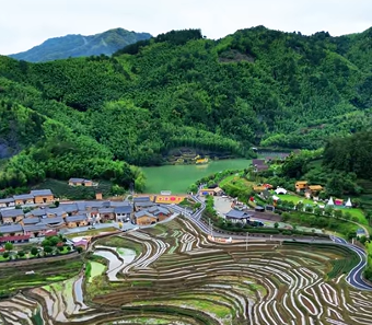 梯田咖啡屋与青春创业潮:念山村的乡村振兴新图景