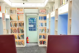 高铁飘书香 智能动卧打造"移动图书馆"