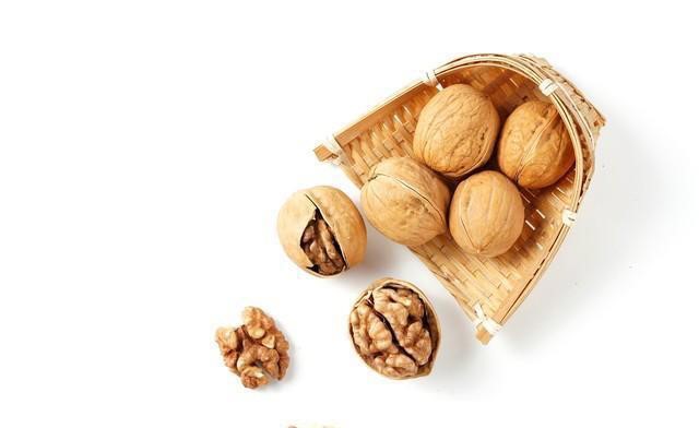 核桃生吃更营养，还是熟吃更美味？揭秘真相！