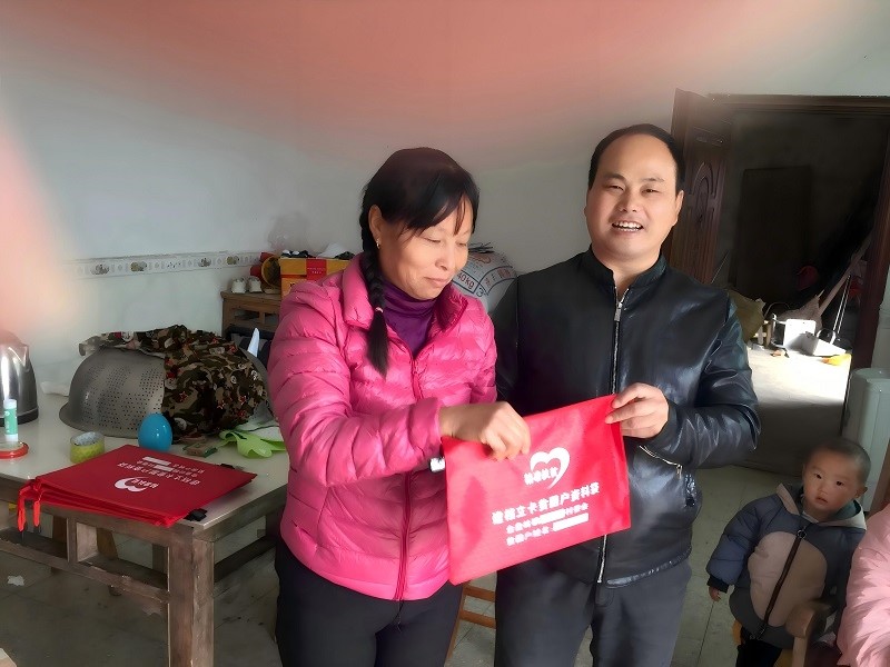 让雷锋精神在红土地绽放新时代光芒  ——记鄱阳县金盘岭镇新义村扶贫干部曹亦明