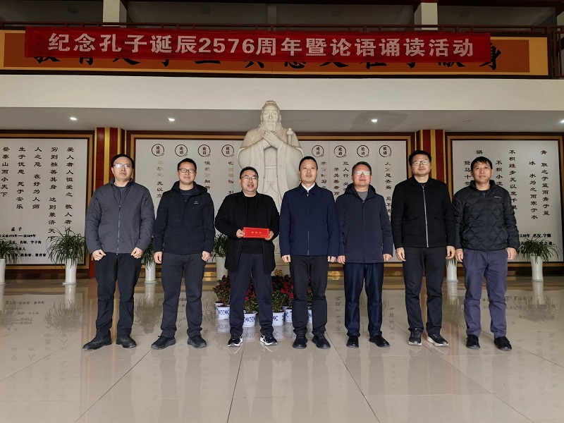 县委副书记周剑峰走访慰问余干一中党委书记