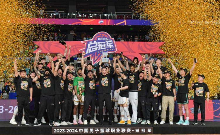 一支篮球队 一块金招牌(图1)