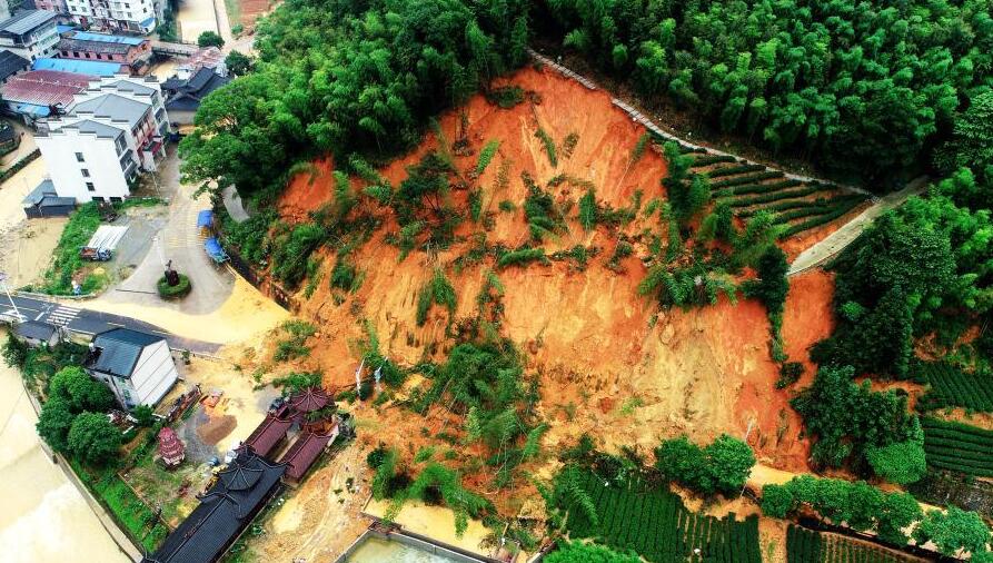 福建政和：受连日暴雨影响 国道发生溜方(图2)
