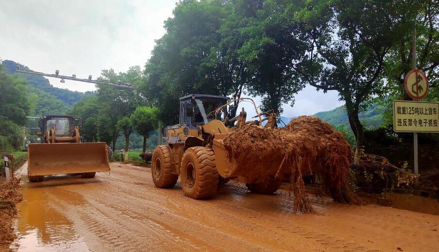 福建政和：受连日暴雨影响 国道发生溜方(图3)