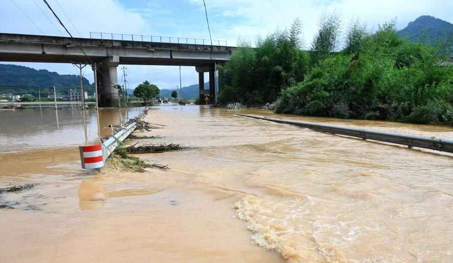 福建政和：受连日暴雨影响 国道发生溜方(图4)