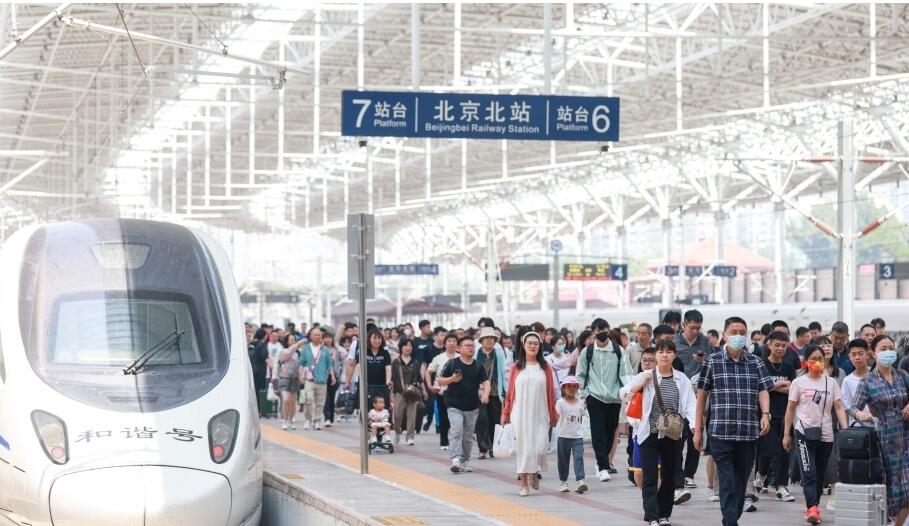 端午假期首日全国铁路预计发送旅客1690万人次(图1)