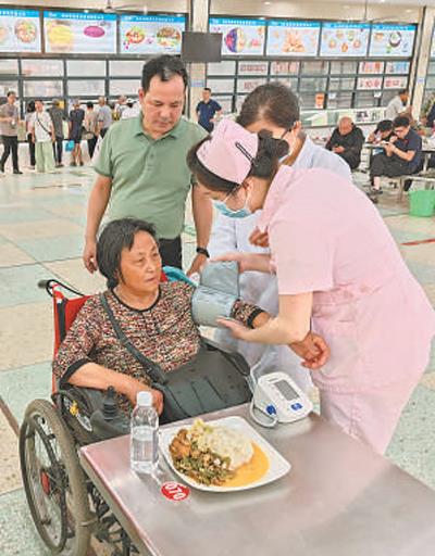 争分夺秒 全力以赴（扎实做好防汛抗旱、抢险救灾各项工作） ——湖南华容抢险救援一线见闻(图3)