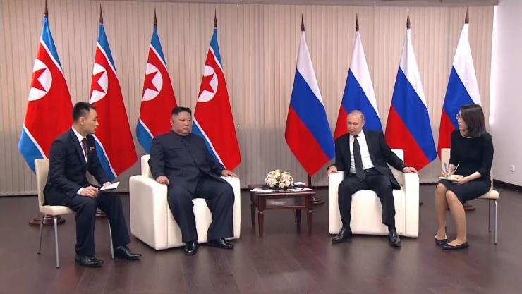 金正恩会见俄罗斯军事代表团(图1)