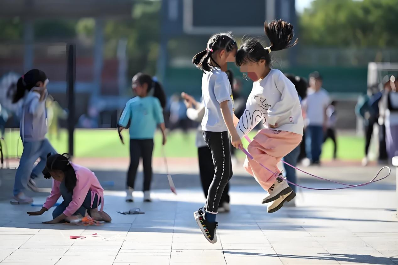 北京小学初中课间10分钟将延长至15分钟，网友：羡慕了！(图1)