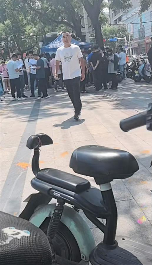 众志成城，山东东平车祸事后，众多市民自发献血，引人泪目(图1)