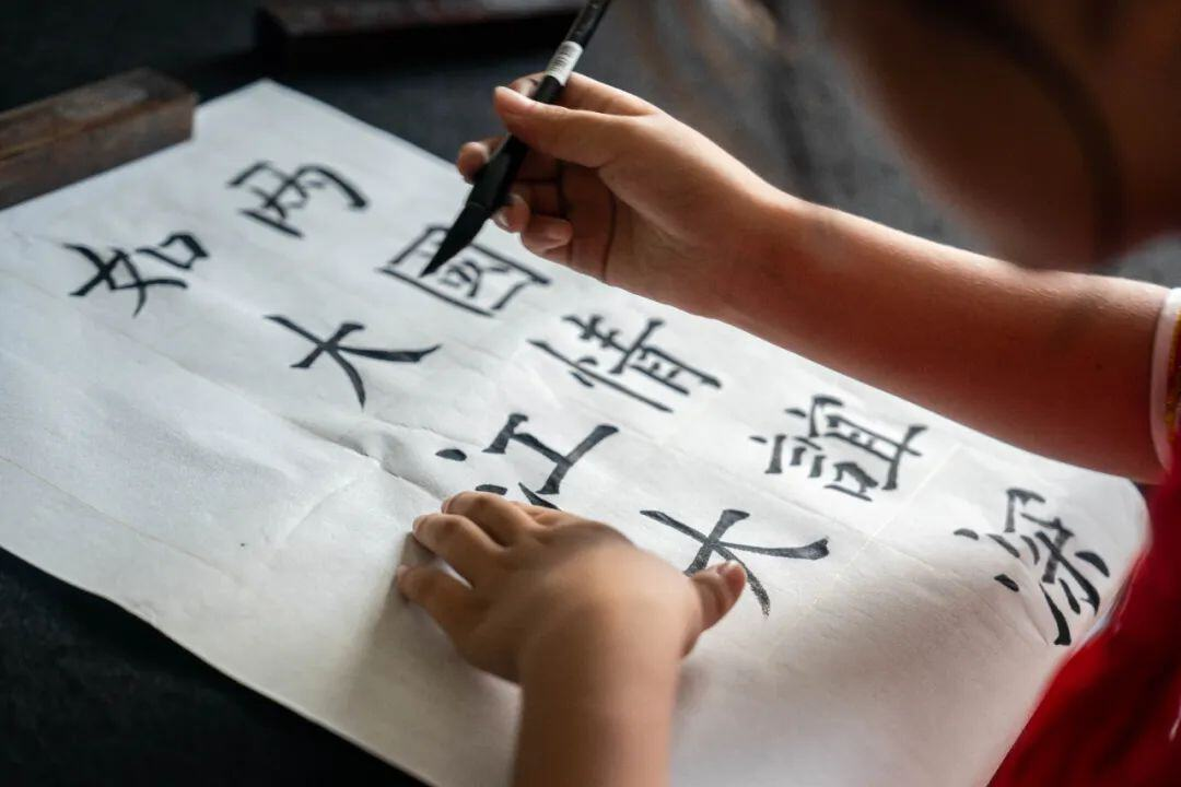 金平友谊小学开学第一课：非洲热情寄语，中赤几友谊升温！(图2)