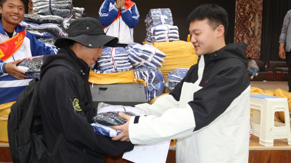 耕耘在雪域 桃李遍高原——西藏教师的执教故事(图1)
