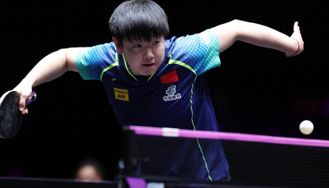 孙颖莎‘倒地爆冲’帅爆，3-0横扫金娜英进八强！(图1)
