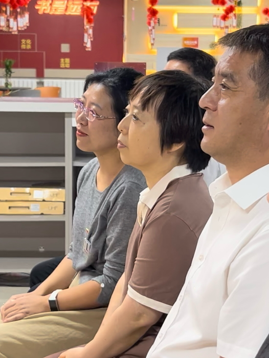 自家墙上的奖状，夸赞的却是“别人家的孩子”？(图1)