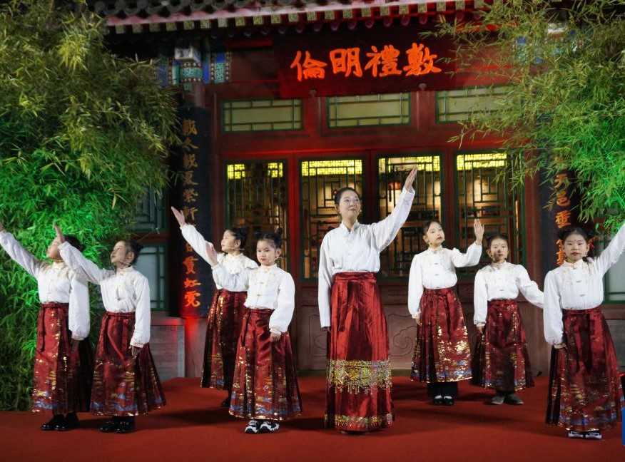 秋日诗会 赏诗情“话”意(图2)