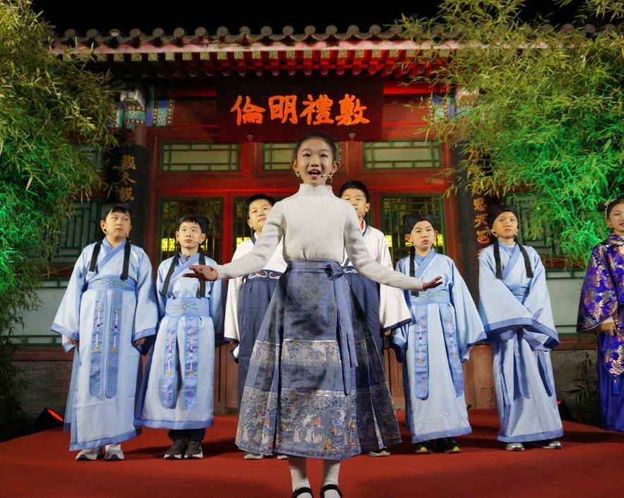 秋日诗会 赏诗情“话”意(图1)