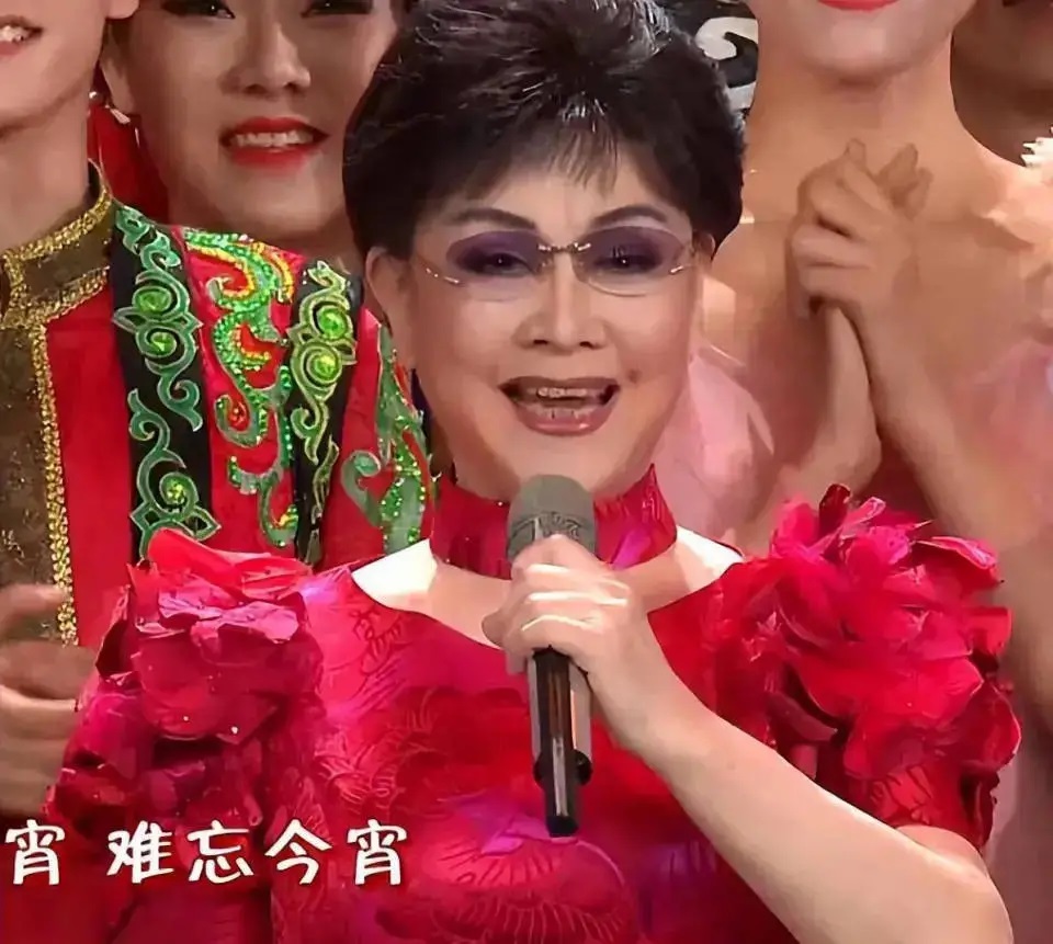 李谷一将缺席2025年春晚：谢谢大家对我的关心，我的身体还在恢复(图1)