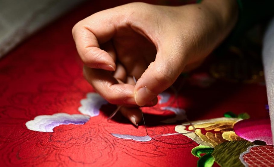 文化中国行丨妙手神针绣江湖(图1)