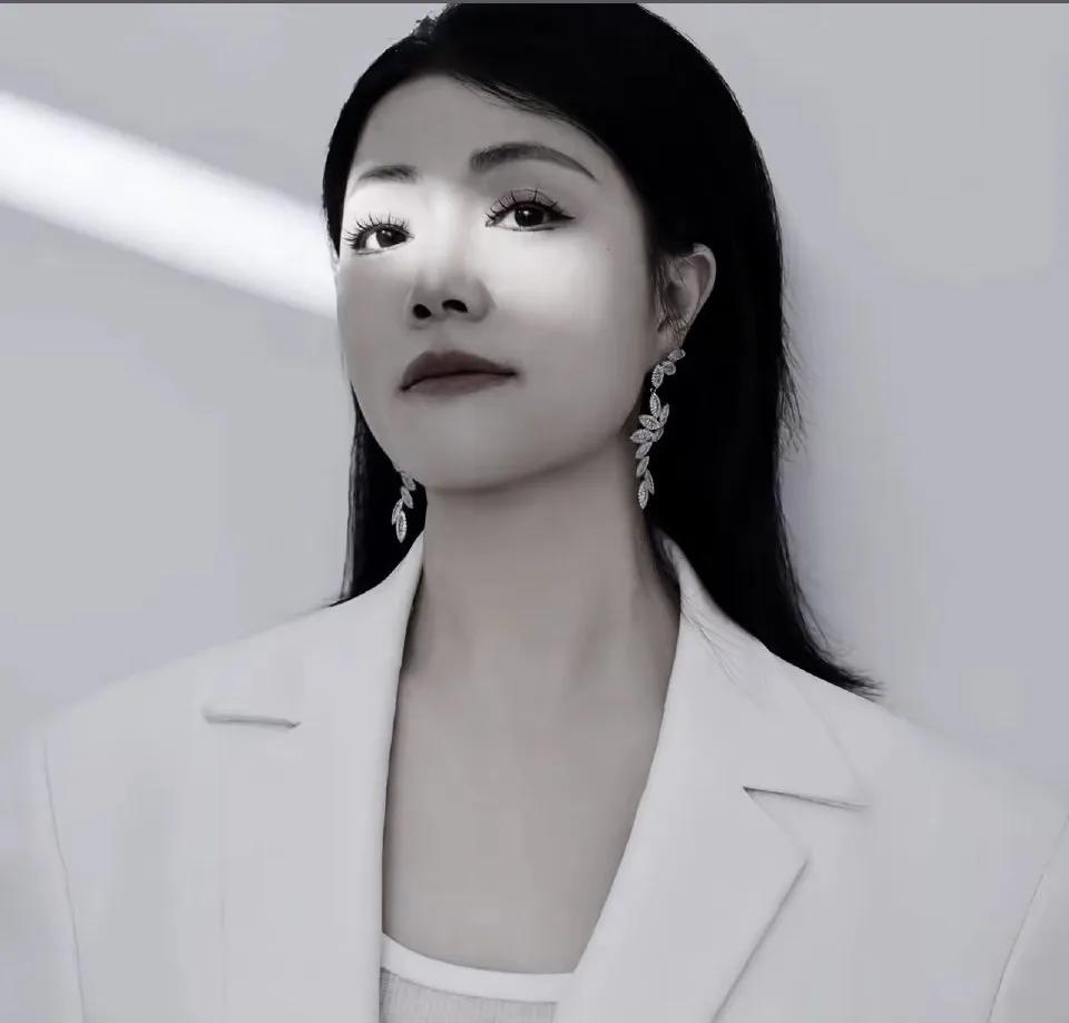 女歌手突发脑溢血去世，年仅48岁(图1)