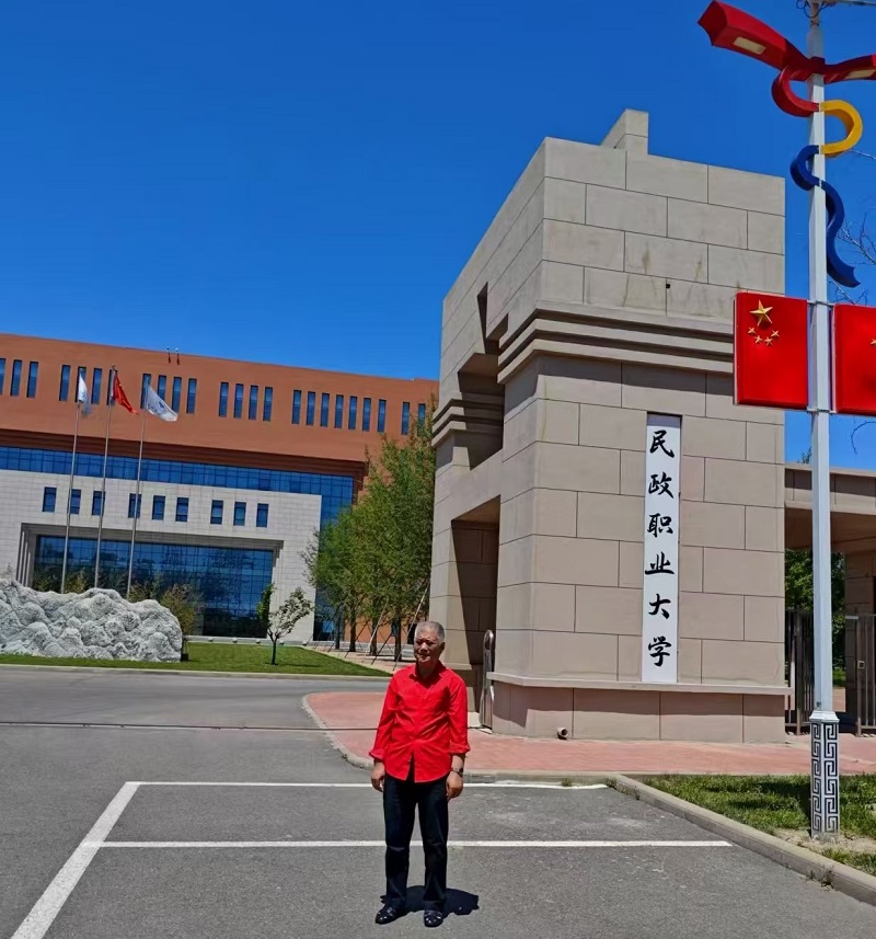 宋才发教授在民政部民政职业大学 解读习近平总书记三次赴贵州考察调研重要指示精神(图2)