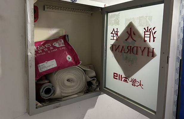 快递被“消火栓”签收？安全隐患警示(图1)