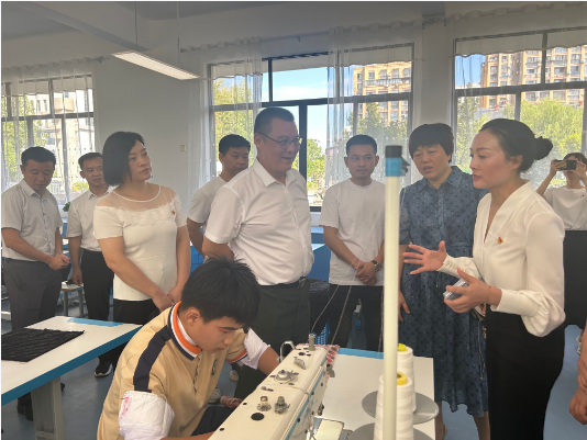 上饶市教育基金会向市特殊教育学校捐赠爱心物资(图2)