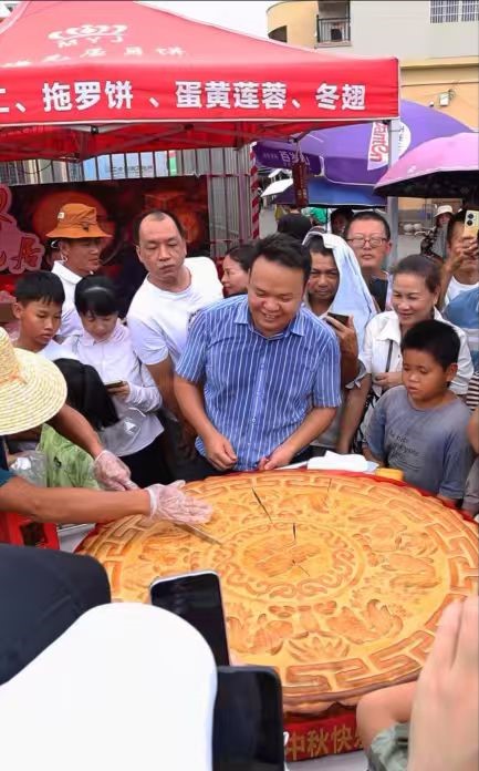 奥运冠军全红婵家乡迈合村暖心派月饼 老字号联动文旅能人助力乡村旅游升级(图1)