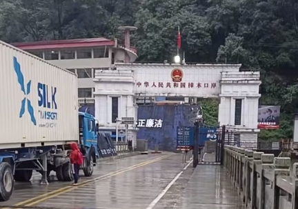 西藏樟木口岸入境旅客激增 海关优化服务迎外籍游客