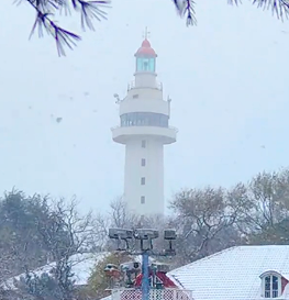 雪后烟台宛若仙境 海岸冬景吸引游人
