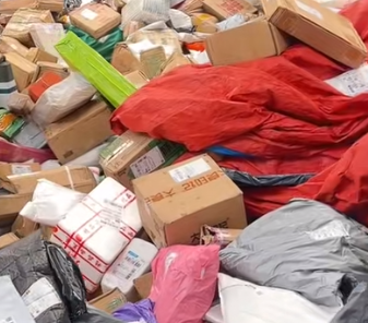 快递“最后一百米”难题待解，送货上门服务缘何“缩水”？