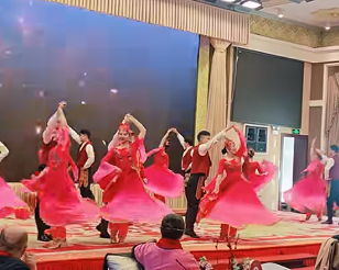 非遗融时尚 侨心向祖国 新疆侨界迎新春联谊会亮点纷呈(图1)