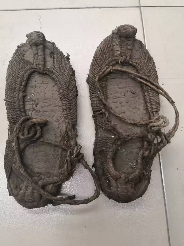 每一件斑驳的文物，都是时光的信使；每一页泛黄的典籍，都是文明的密码。(图2)