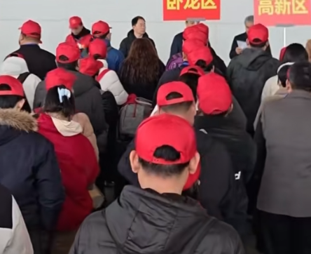 情暖返岗路 南阳600务工者乘免费专列赴